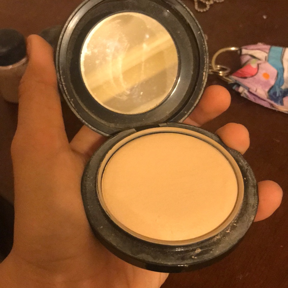 Mac mineralized skin finish